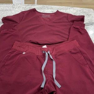 Figs scrub set in Wine top sz small pants medium